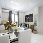 Aelia Apartments, The Luxury 公寓